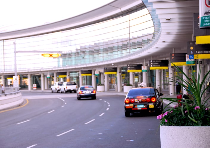 Airport dropoff and pickup service in Barrie and throughout Ontario